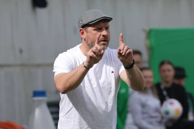 Steffen Baumgart, HSV, in the second round match of the 2023 2024 season between SpVgg Greuther Fürth and Hamburger Sportverein 1 1 in Fürth 31 03 2024