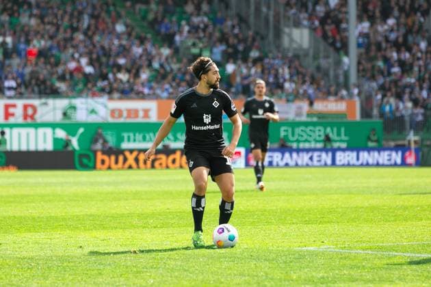 Soccer I Men I Season 2023 2024 I 2 Bundesliga I 27 Matchday I SpVgg Greuther Fürth Hamburger SV I 31 03 2024 Immanuel Pherai 10, Hamburger SV on the ball Fürth Sportpark Ronhof Bayern Germany Copyright: xLobecax xHenningxRohlfsx