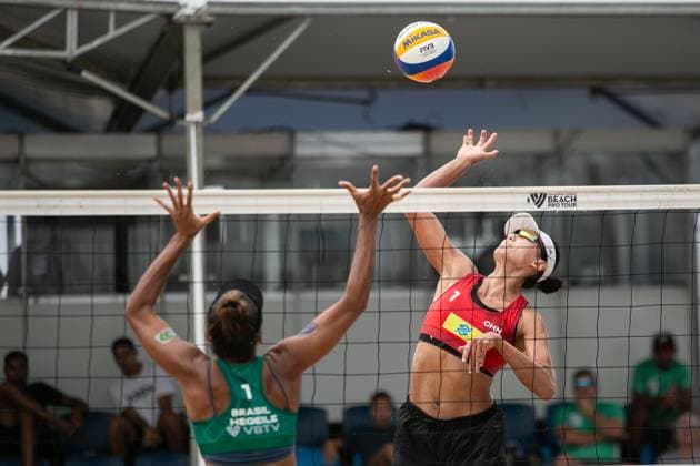 (240401) -- SAQUAREMA, April 1, 2024 -- Xue Chen (R) of China spikes during the women s semifinal match between Xue Chen Xia Xinyi of China and Hegeile Vitoria of Brazil at the World Beach volleyball, Beachvolleyball Pro Tour Challenge 2024 in Saquarema, Brazil, March 31, 2024. (Photo by Xinhua) (SP)BRAZIL-SAQUAREMA-BEACH VOLLEYBALL-WORLD PRO TOUR CHALLENGE 2024 ClaudiaxMartini 