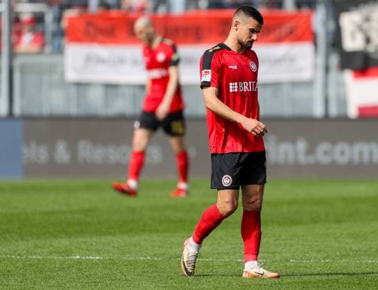 Soccer 2 BL SV Wehen Wiesbaden VfL Osnabrück 31 03 24, Frustration for Ivan Prtajin SVWW ,