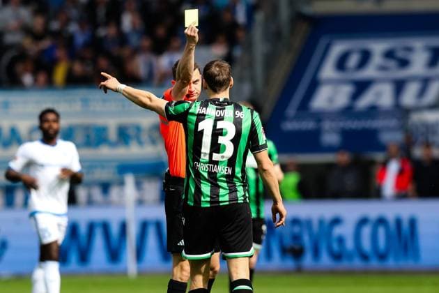Referee Florian Lechner shows Max Christiansen Hannover 96,13 the yellow card 2 Soccer Bundesliga Season 2023 2024 1 FC Magdeburg vs Hannover 96 at the MDCC Arena in Magdeburg Action,Soccer,Man,Men,Germany,31 03 2024