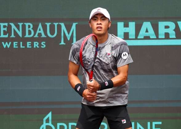 HOUSTON, TX - APRIL 01: Brandon Nakashima (USA) in action during the US Clay Court Championship at River Oaks Country Club on April 1, 2024 in Houston, Texas. (Photo by Leslie Plaza Johnson Icon Sportswire) TENNIS: APR 01 US Clay Court Championships EDITORIAL USE ONLY Icon240401011