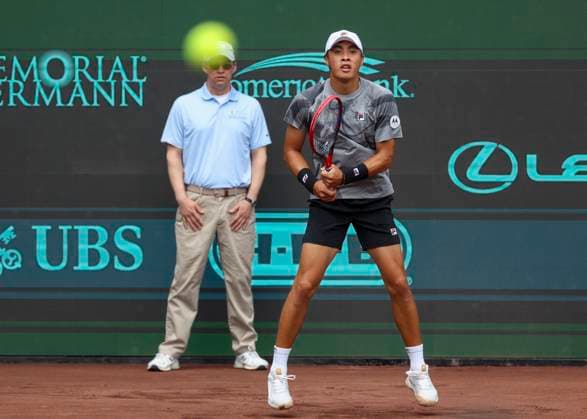 HOUSTON, TX - APRIL 01: Brandon Nakashima (USA) in action during the US Clay Court Championship at River Oaks Country Club on April 1, 2024 in Houston, Texas. (Photo by Leslie Plaza Johnson Icon Sportswire) TENNIS: APR 01 US Clay Court Championships EDITORIAL USE ONLY Icon240401014