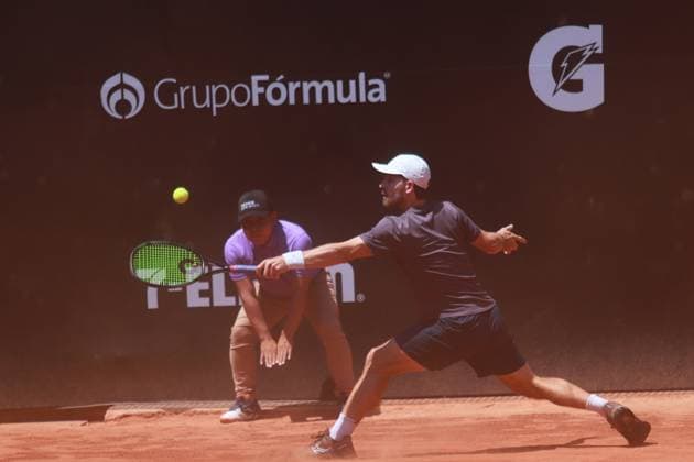 Mexico City Open - Day 2 Apr 1, 2024, Mexico City, Mexico: Nick Chappel (USA) hits a backhand agains Skander Mansouri (TUN) during the Mexico City Open at Deportivo Chapultepec. on Apr 1, 2024, Mexico City, Mexico. (Photo by Carlos Santiagoo Eyepix Group) Copyright: xCarlosxSantiago xEyepixxGroupx CS_01042024_116169