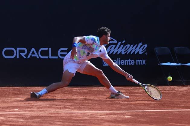 Mexico City Open - Day 2 Apr 1, 2024, Mexico City, Mexico: Alessandro Giannessi (ITA) hits a backhand against Vasek Pospisil (CAN) during the Mexico City Open at Deportivo Chapultepec. on Apr 1, 2024, Mexico City, Mexico. (Photo by Carlos Santiagoo Eyepix Group) Copyright: xCarlosxSantiago xEyepixxGroupx CS_01042024_116198