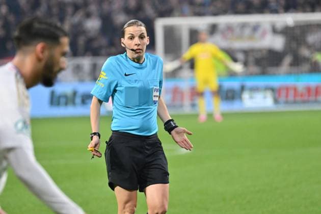 StÃ phanie Frappart (arbitreÃ ) FOOTBALL: Olympique Lyonnais vs Valenciennes Football Club - 1 2 Coupe de France - 02 04 2024 FredericChambert Panoramic 