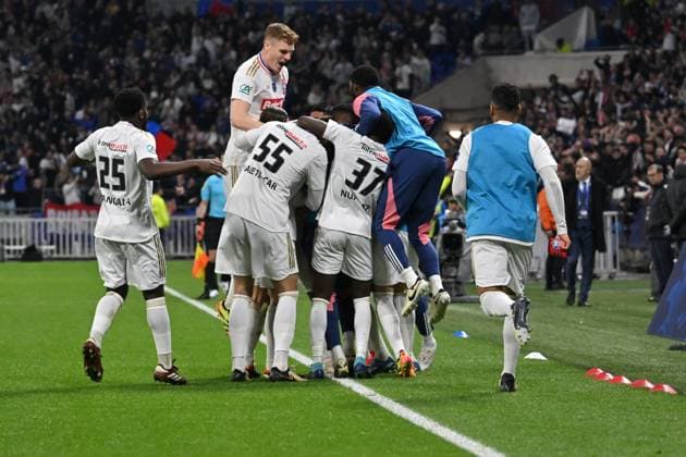 Alexandre Lacazette (lyon) et ses coÃ quipiers FOOTBALL: Olympique Lyonnais vs Valenciennes Football Club - 1 2 Coupe de France - 02 04 2024 FredericChambert Panoramic 