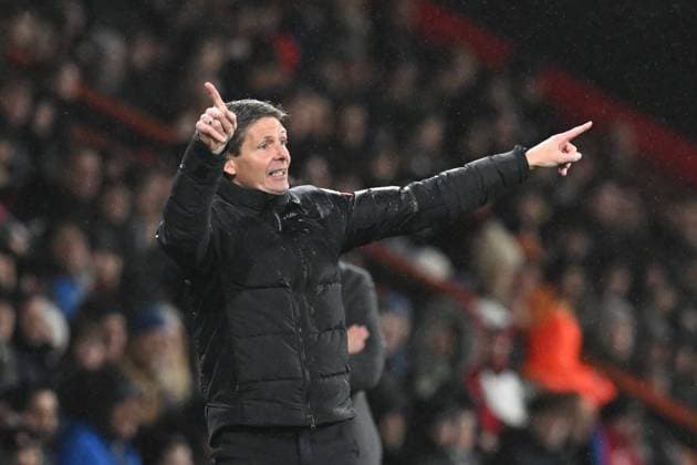 Sport Themen der Woche KW14 Sport Bilder des Tages Bournemouth v Crystal Palace Premier League 02 04 2024. Crystal Palace manager Oliver Glasner gestures during the Premier League match between Bournemouth and Crystal Palace at the Vitality Stadium, Bournemouth, England on 2 April 2024. Bournemouth Vitality Stadium Dorset England Editorial use only DataCo restrictions apply See www.football-dataco.com , Copyright: xGrahamxHuntx PSI-19369-0039