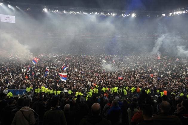 Les supporters ont envahi la pelouse (lyon) FOOTBALL: Olympique Lyonnais vs Valenciennes Football Club - 1 2 Coupe de France - 02 04 2024 FredericChambert Panoramic 