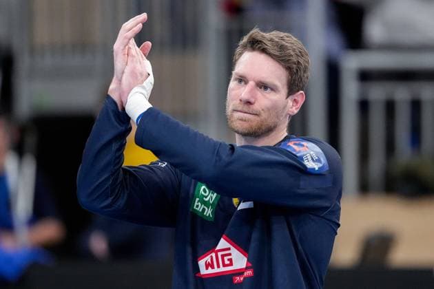 Tobias Reichmann RNL, 27 , Rhein Neckar Löwen player, single picture, single photo, cheering after the final whistle, joy about the victory, winner, winner, cheers, cheering, cheerful, optimistic, highlight, action, action, 02 04 2024, Heidelberg Germany , Handball, EHF European League, Rhein Neckar Löwen RK NEXE Nasice xozx