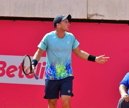 Dominik Koepfer Germany loses round 1 at the Estoril Open and is dissatisfied Estoril Open, Portugal, April 3, 2024 Tennis player Dominik Koepfer, Germany, loses his first round match on the ATP Tour at the Estoril Open in Portugal to Spanish qualifier Pablo Llamas Ruiz Koepfer complains several times during the match, that the match, which was abandoned yesterday at 2-2 in the first set due to rain on Center Court 2, was continued today on the smaller Center Court 3 Estoril Estoril Tennis Club Lisbon Portugal