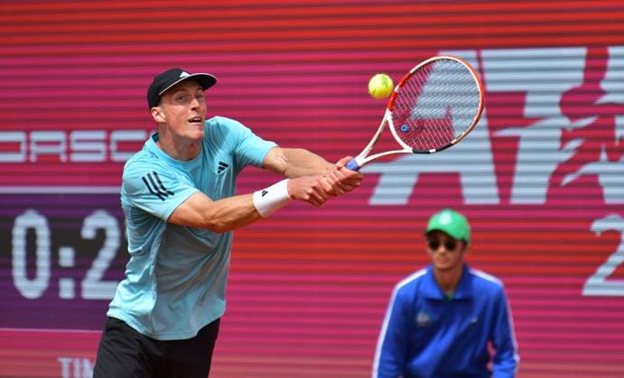 Jan Choinski Great Britain reaches the round of 16 at the Estoril Open Estoril Open, Portugal, April 3, 2024 German Jan Choinski, playing for Great Britain, reaches the round of 16 at the Estoril Open in Portugal Estoril Estoril Tennis Club Lisbon Portugal
