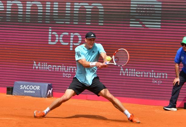 Jan Choinski Great Britain reaches the round of 16 at the Estoril Open Estoril Open, Portugal, April 3, 2024 German Jan Choinski, playing for Great Britain, reaches the round of 16 at the Estoril Open in Portugal Estoril Estoril Tennis Club Lisbon Portugal