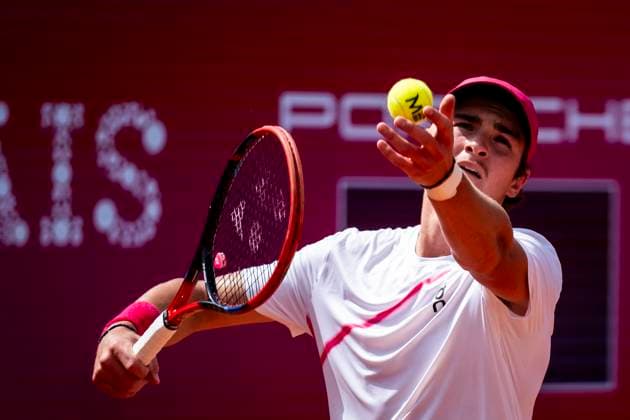 Jan Choinski Vs Joao Fonseca - Millennium Estoril Open 2024 Jan Choinski from Great Britain is competing against Joao Fonseca from Brazil during the Millennium Estoril Open ATP, Tennis Herren 250 tennis tournament at the Estoril Tennis Club in Estoril, Portugal, on April 3, 2024. Lisbon Portugal  Copyright: xNunoxCruzx originalFilename:cruz-janchoin240403_npiJv.jpg