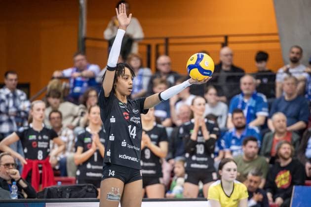 Tia Jimerson Dresdner SC, 14 Allianz MTV Stuttgart Dresdner SC, 03 04 2024, Stuttgart SCHARRena , DEU Allianz MTV Stuttgart Dresdner SC, Sport, Volleyball Bundesliga, Frauen, VBL, Saison 2023 24, Play Offs Halbfinale Spiel 1, 03 04 2024, Stuttgart SCHARRena , DEU Stuttgart Copyright: xSandyxDinkelackerx EP_SDR