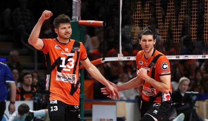 Ruben Schott, Timothee Carle cheer after winning points Joy Emotion Cheers Sport Volleyball Bundesliga Men Season 2023 2024 03 04 2024 BR Volleys Berlin BRV vs SVG Lüneburg