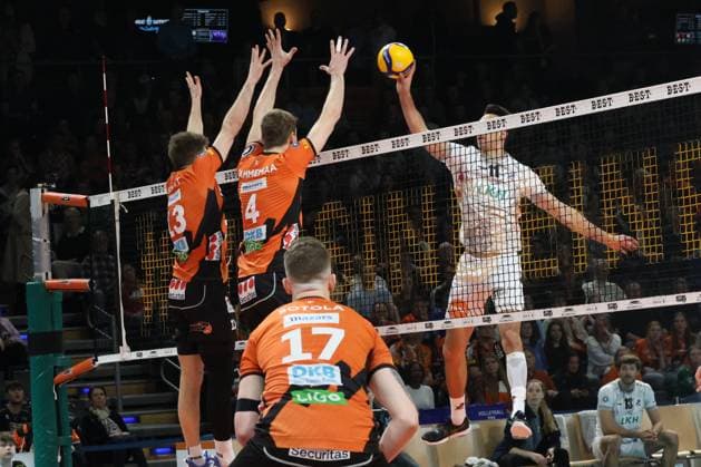 DEU, DVV, 1 VBL, BR Volleys vs Lueneburg, 03 04 2024, Max Schmeling Halle, Berlin, DEU, DVV, 1 VBL, BR Volleys vs Lueneburg, in the picture Ruben Schott BR Volleys 13 , Timo Tammemaa BR Volleys 4 , Xander Ketrzynski Lueneburg 11 Photo Juergen Engler nordphoto GmbH nordphotoxGmbHx xEngler nph00076