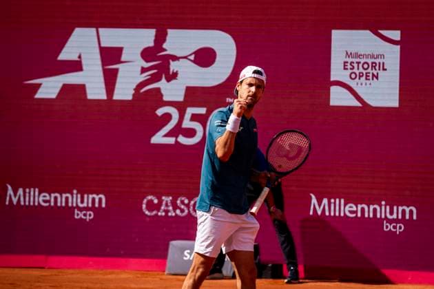 Arthur Fils v Joao Sousa - Millennium Estoril Open 2024 Arthur Fils is competing against Joao Sousa from Portugal during the Millennium Estoril Open ATP, Tennis Herren 250 tennis tournament at the Estoril Tennis Club in Estoril, Portugal, on April 3, 2024. Lisbon Portugal  Copyright: xNunoxCruzx originalFilename:cruz-arthurfi240403_npJvi.jpg