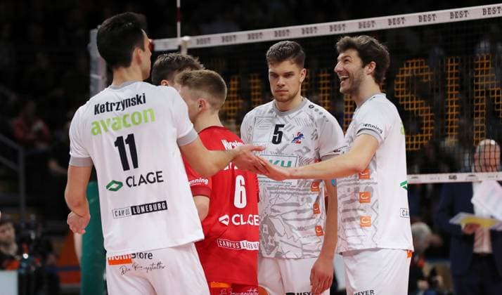 Xander Ketrzynski, Gage Worsley, Erik Röhrs, Matthew Knigge cheer after winning a set Joy Emotion Cheers Sport Volleyball Bundesliga Men Season 2023 2024 03 04 2024 BR Volleys Berlin BRV vs SVG Lüneburg