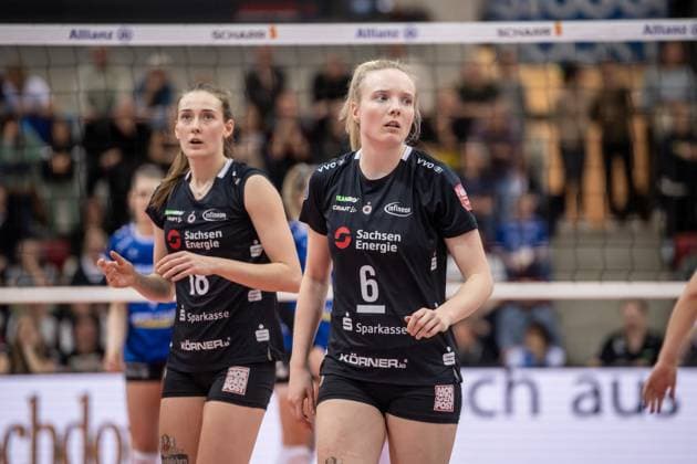 Jennifer Janiska Dresdner SC, 06 and Sarah Straube Dresdner SC, 18 disappointed looks Allianz MTV Stuttgart Dresdner SC, 03 04 2024, Stuttgart SCHARRena , DEU Allianz MTV Stuttgart Dresdner SC, Sport, Volleyball Bundesliga, Frauen, VBL, Saison 2023 24, Play Offs Halbfinale Spiel 1, 03 04 2024, Stuttgart SCHARRena , DEU Stuttgart Copyright: xSandyxDinkelackerx EP_SDR