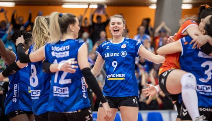 Eline Timmermann Allianz MTV Stuttgart, 09 Jubel, Freude, Lachen Allianz MTV Stuttgart Dresdner SC, 03 04 2024, Stuttgart SCHARRena , DEU Allianz MTV Stuttgart Dresdner SC, Sport, Volleyball Bundesliga, Frauen, VBL, Saison 2023 24, Play Offs Halbfinale Spiel 1, 03 04 2024, Stuttgart SCHARRena , DEU Stuttgart Copyright: xSandyxDinkelackerx EP_SDR