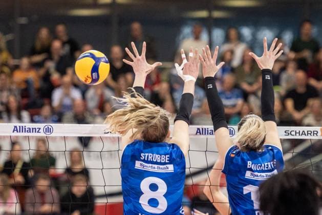 Feature Volleyball, Hands, Net Allianz MTV Stuttgart Dresdner SC, 03 04 2024, Stuttgart SCHARRena , DEU Allianz MTV Stuttgart Dresdner SC, Sport, Volleyball Bundesliga, Women, VBL, Season 2023 24, Play Offs Semi-Final Match 1, 03 04 2024, Stuttgart SCHARRena , DEU Stuttgart Copyright: xSandyxDinkelackerx EP_SDR