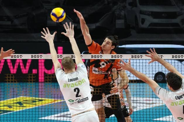 DEU, DVV, 1 VBL, BR Volleys vs Lueneburg, 03 04 2024, Max Schmeling Halle, Berlin, DEU, DVV, 1 VBL, BR Volleys vs Lauenburg, in the picture Timothee Carle BR Volleys 9 , Blake Leeson Lueneburg 2 Photo Juergen Engler nordphoto GmbH nordphotoxGmbHx xEngler nph00076