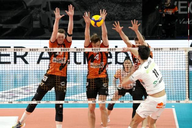 DEU, DVV, 1 VBL, BR Volleys vs Lueneburg, 03 04 2024, Max Schmeling Halle, Berlin, DEU, DVV, 1 VBL, BR Volleys vs Lueneburg, in the picture Marek Sotola BR Volleys 17 , Timo Tammemaa BR Volleys 4 , Ruben Schott BR Volleys 13 , Xander Ketrzynski Lueneburg 11 Photo Juergen Engler nordphoto GmbH nordphotoxGmbHx xEngler nph00076