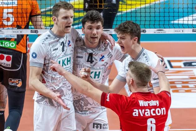 03 04 2024, Berlin, Volleyball 1 Bundesliga, Men, Playoff semi-final, Game 3, BR Volleys SVG Lueneburg, Max Schmeling Halle SVG Lueneburg players cheer after BR Volleys SVG Lueneburg win point