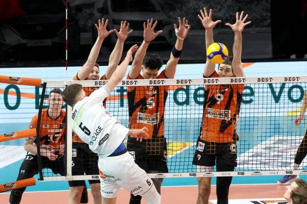 DEU, DVV, 1 VBL, BR Volleys vs Lueneburg, 03 04 2024, Max Schmeling Halle, Berlin, DEU, DVV, 1 VBL, BR Volleys vs Lueneburg, in the picture Johannes Tille BR Volleys 6 , Neheimjah Mote BR Volleys 5 , Timothee Carle BR Volleys 9 , Erik Roehrs Lueneburg 5 Photo Juergen Engler nordphoto GmbH nordphotoxGmbHx xEngler nph00076