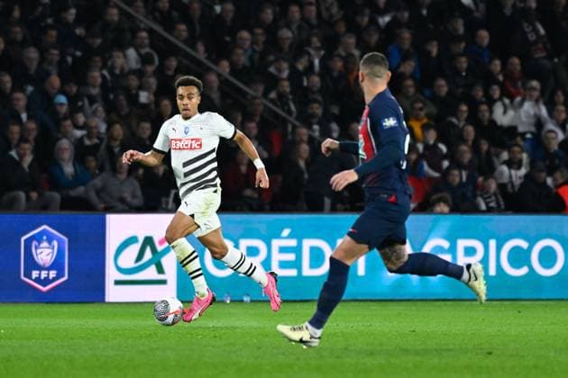 Doue Guela ( 17 - Rennes ) and Lucas Hernandez ( 21 - PSG ) during the French Cup match between Paris Saint Germain and Stade Rennais at Parc des Princes on April 03, 2024 in Paris, France. ( Photo by federico pestellini panoramic ) - FOOTBALL : PSG vs Rennes - Coupe de France - 03 04 2024 FedericoPestellini Panoramic 
