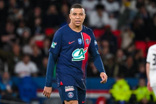 2024-04-03 Paris Saint-Germain v Stade Rennais - Semi- Final - French Cup PARIS, FRANCE - APRIL 3: Kylian Mbappe of Paris Saint-Germain looks on during the Semi- Final - French Cup match between Paris Saint-Germain and Stade Rennais at Parc des Princes on April 3, 2024 in Paris, France. (Photo by Matthieu Mirville BSR Agency) Paris France Content not available for redistribution in The Netherlands directly or indirectly through any third parties. Copyright: xBSRxAgencyx
