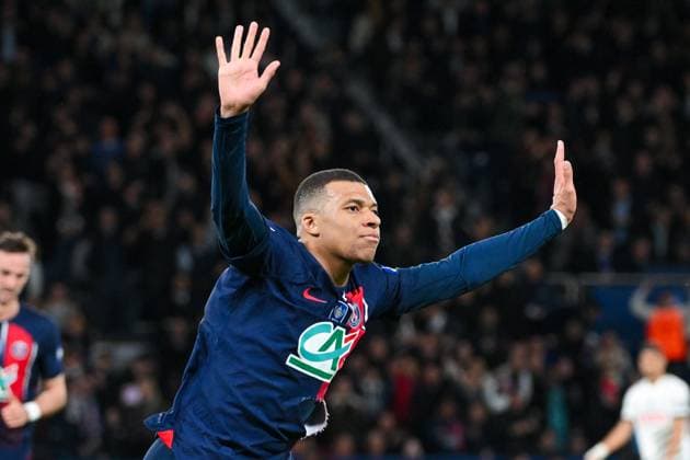 2024-04-03 Paris Saint-Germain v Stade Rennais - Semi- Final - French Cup PARIS, FRANCE - APRIL 3: Kylian Mbappe of Paris Saint-Germain celebrates after scoring the team s first goal during the Semi- Final - French Cup match between Paris Saint-Germain and Stade Rennais at Parc des Princes on April 3, 2024 in Paris, France. (Photo by Matthieu Mirville BSR Agency) Paris France Content not available for redistribution in The Netherlands directly or indirectly through any third parties. Copyright: xBSRxAgencyx