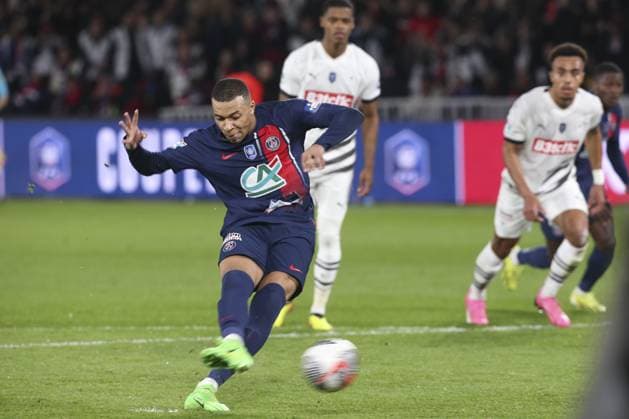 Penalty ratÃ de Kylian Mbappe (PSG) FOOTBALL : Paris Saint Germain Vs Rennes - Coupe de France - Demi Finale - 03 04 2024 MichaelBaucher Panoramic 