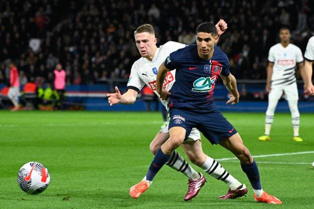 Achraf Hakimi ( 2 - PSG ) and Adrien Truffert ( 3 - Rennes ) during the French Cup match between Paris Saint Germain and Stade Rennais at Parc des Princes on April 03, 2024 in Paris, France. ( Photo by federico pestellini panoramic ) - FOOTBALL : PSG vs Rennes - Coupe de France - 03 04 2024 FedericoPestellini Panoramic 