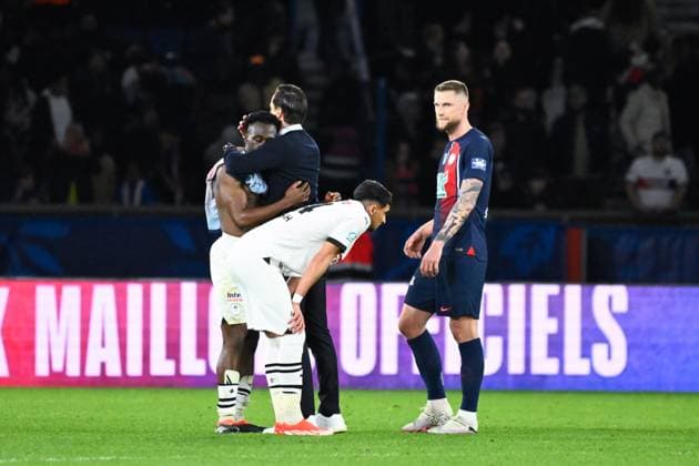 Arnaud Kalimuendo ( 9 - Rennes ) and Julien STEPHAN ( coach Rennes ) look dejected following the French Cup match between Paris Saint Germain and Stade Rennais at Parc des Princes on April 03, 2024 in Paris, France. ( Photo by federico pestellini panoramic ) - FOOTBALL : PSG vs Rennes - Coupe de France - 03 04 2024 FedericoPestellini Panoramic 