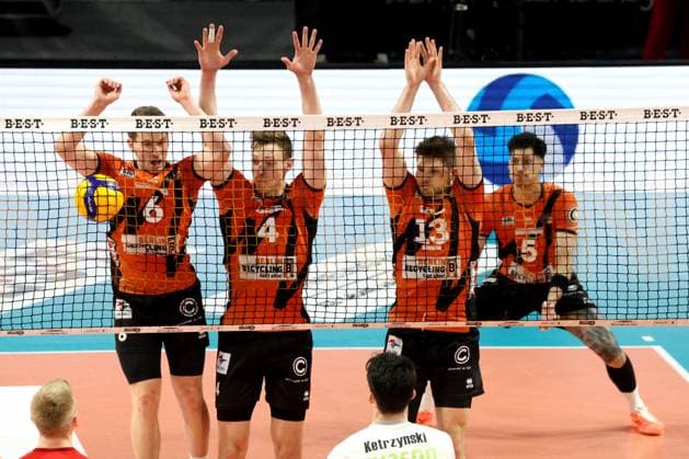 DEU, DVV, 1 VBL, BR Volleys vs Lueneburg, 03 04 2024, Max Schmeling Halle, Berlin, DEU, DVV, 1 VBL, BR Volleys vs Lueneburg, in the picture BR Volleys player block , Johannes Tille BR Volleys 6 , Timo Tammemaa BR Volleys 4 , Ruben Schott BR Volleys 13 , Neheimjah Mote BR Volleys 5 Photo Juergen Engler nordphoto GmbH nordphotoxGmbHx xEngler nph00076