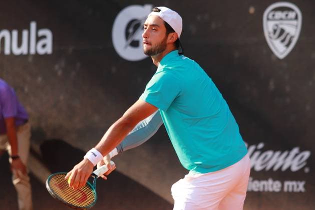 April 3, 2024, Mexico City, Ciudad de Mexico, Mexico: Apr 3, 2024, Mexico City, Mexico: Thiago Tirante (ARG) serves to George Goldhoff (USA) and James Trotter (JPN) during the Day 4 of the Mexico City Open doubles match at Deportivo Chapultepec. on Apr 3, 2024, Mexico City, Mexico. Mexico City Mexico - ZUMAe321 20240403_zsa_e321_050 Copyright: xCarlosxSantiago xEyepixxGroupx