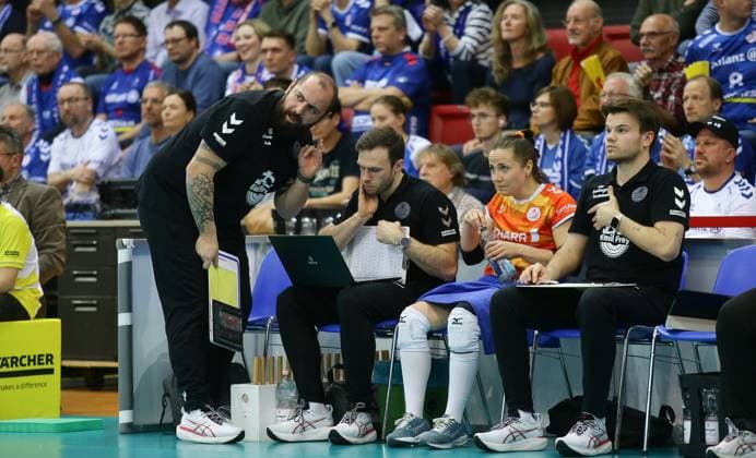 Stuttgart , Volleyball Bundesliga Womens PlayOff semi-final match 1, Allianz MTV Stuttgart vs Dresdner SC , from left coach Konstantin Bitter Wojciech Kurczynski Roosa Koskelo Vitus Rasshofer Stgt