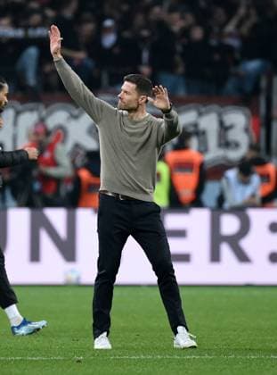 Cheering coach Xabi Alonso Bayer 04 Leverkusen 03 04 2024, DFB Pokal 2023 2024, semi-final, Bayer 04 Leverkusen Fortuna Düsseldorf 4 0 Leverkusen BayArena Nordrhein Westfalen Germany Team2