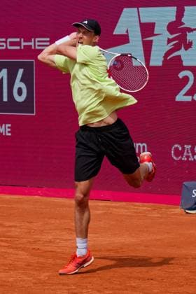 Estoril, Portugal, April 04 2024: Jan Choinski (United Kingdom) in action during the Millennium Estoril Open match between Jan Choinski (United Kingdom) and Hubert Hurkacz (Poland) at Clube de Tenis do Estoril in Estoril, Portugal. (Pedro Porru SPP) Copyright: xPedroxPorrux xSPPx spp-en-PePoSp-4F8A9163