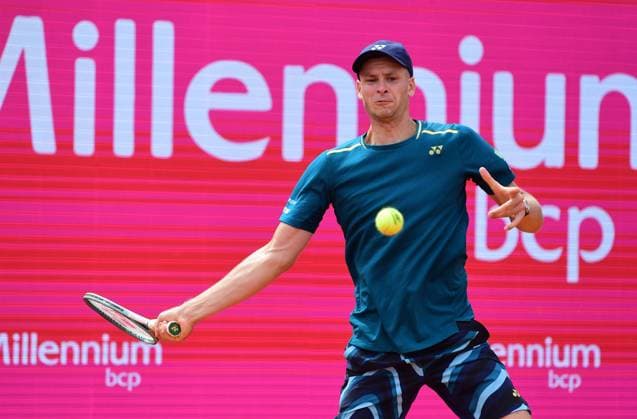 Hubert HURKACZ, Poland, reaches the quarterfinals at the Estoril Open Estoril Open, Portugal, April 4, 2024 Hubert HURKACZ, Poland, defeats Jan Choinski, not pictured, of Germany and Great Britain, 7 6 and 6 4 Estoril Estoril Tennis Club Lisbon Portugal in the round of 16 of the Estoril Open in Portugal