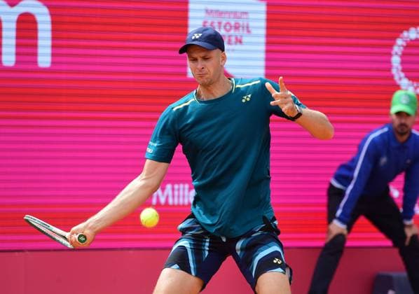 Hubert HURKACZ, Poland, reaches the quarterfinals at the Estoril Open Estoril Open, Portugal, April 4, 2024 Hubert HURKACZ, Poland, defeats Jan Choinski, not pictured, of Germany and Great Britain, 7 6 and 6 4 Estoril Estoril Tennis Club Lisbon Portugal in the round of 16 of the Estoril Open in Portugal