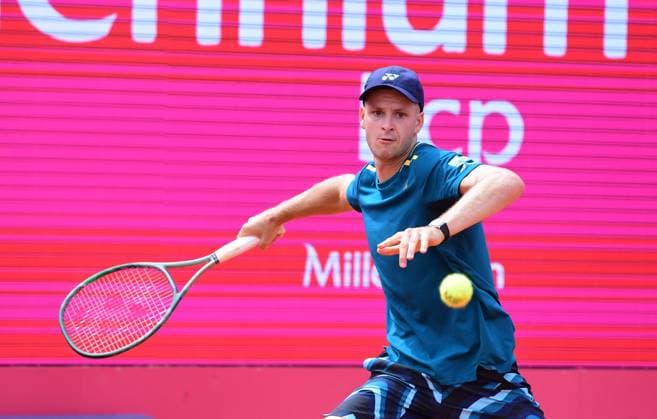 Hubert HURKACZ, Poland, reaches the quarterfinals at the Estoril Open Estoril Open, Portugal, April 4, 2024 Hubert HURKACZ, Poland, defeats Jan Choinski, not pictured, of Germany and Great Britain, 7 6 and 6 4 Estoril Estoril Tennis Club Lisbon Portugal in the round of 16 of the Estoril Open in Portugal