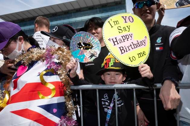 April 4, 2024, Suzuka, Mie, Japan: Japanese Lewis Hamilton Mercedes fans on the pit road on media day of the 2024 Formula 1 Japanese Grand Prix. Suzuka Japan - ZUMAb177 20240404_aap_b177_011 Copyright: xTaidghxBarronx