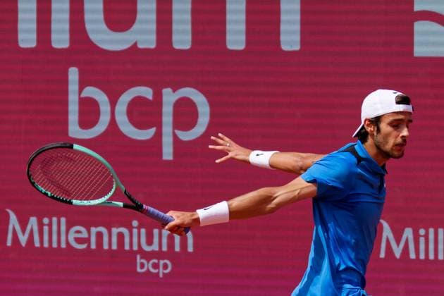 Estoril, Portugal, April 04 2024: Lorenzo Musetti (Italy) in action during the Millennium Estoril Open match between Nuno Borges (Portugal) and Lorenzo Musetti (Italy) at Clube de Tenis do Estoril in Estoril, Portugal. (Pedro Porru SPP) Copyright: xPedroxPorrux xSPPx spp-en-PePoSp-4F8A0030