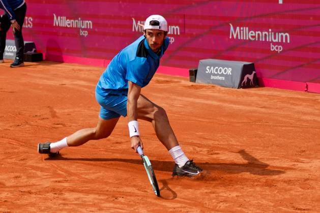 Estoril, Portugal, April 04 2024: Lorenzo Musetti (Italy) in action during the Millennium Estoril Open match between Nuno Borges (Portugal) and Lorenzo Musetti (Italy) at Clube de Tenis do Estoril in Estoril, Portugal. (Pedro Porru SPP) Copyright: xPedroxPorrux xSPPx spp-en-PePoSp-HE5A5307