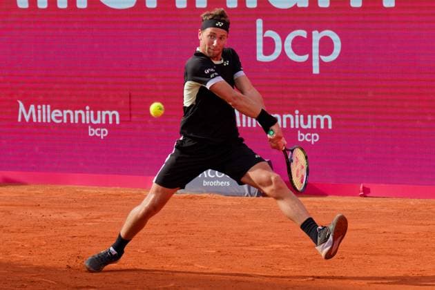 Estoril, Portugal, April 04 2024: Casper Ruud (Norway) in action during the Millennium Estoril Open match between Casper Ruud (Norway) and Botic van de Zandschulp (Netherlands) at Clube de Tenis do Estoril in Estoril, Portugal. (Pedro Porru SPP) Copyright: xPedroxPorrux xSPPx spp-en-PePoSp-4F8A0009