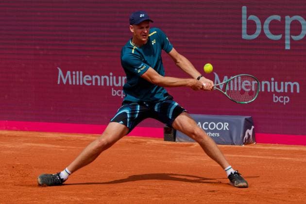 Estoril, Portugal, April 04 2024: Hubert Hurkacz (Poland) in action during the Millennium Estoril Open match between Jan Choinski (United Kingdom) and Hubert Hurkacz (Poland) at Clube de Tenis do Estoril in Estoril, Portugal. (Pedro Porru SPP) Copyright: xPedroxPorrux xSPPx spp-en-PePoSp-4F8A9245