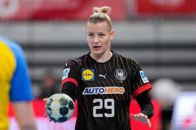 Antje Döll Germany, 29 , on the ball, single picture, single photo, action, action, 04 04 2024, Heidelberg Germany , handball, European Championship qualification women, Ukraine Germany xozx